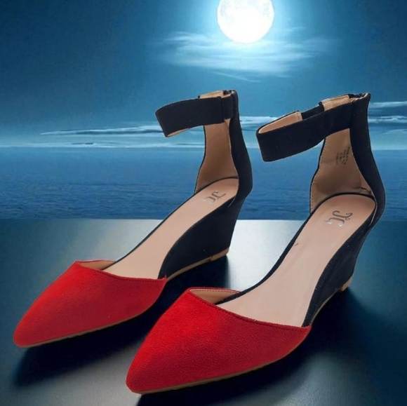 Journee Collection Sz 10 Elegant Red and Black Women's Wedge Shoes - Picture 1 of 9